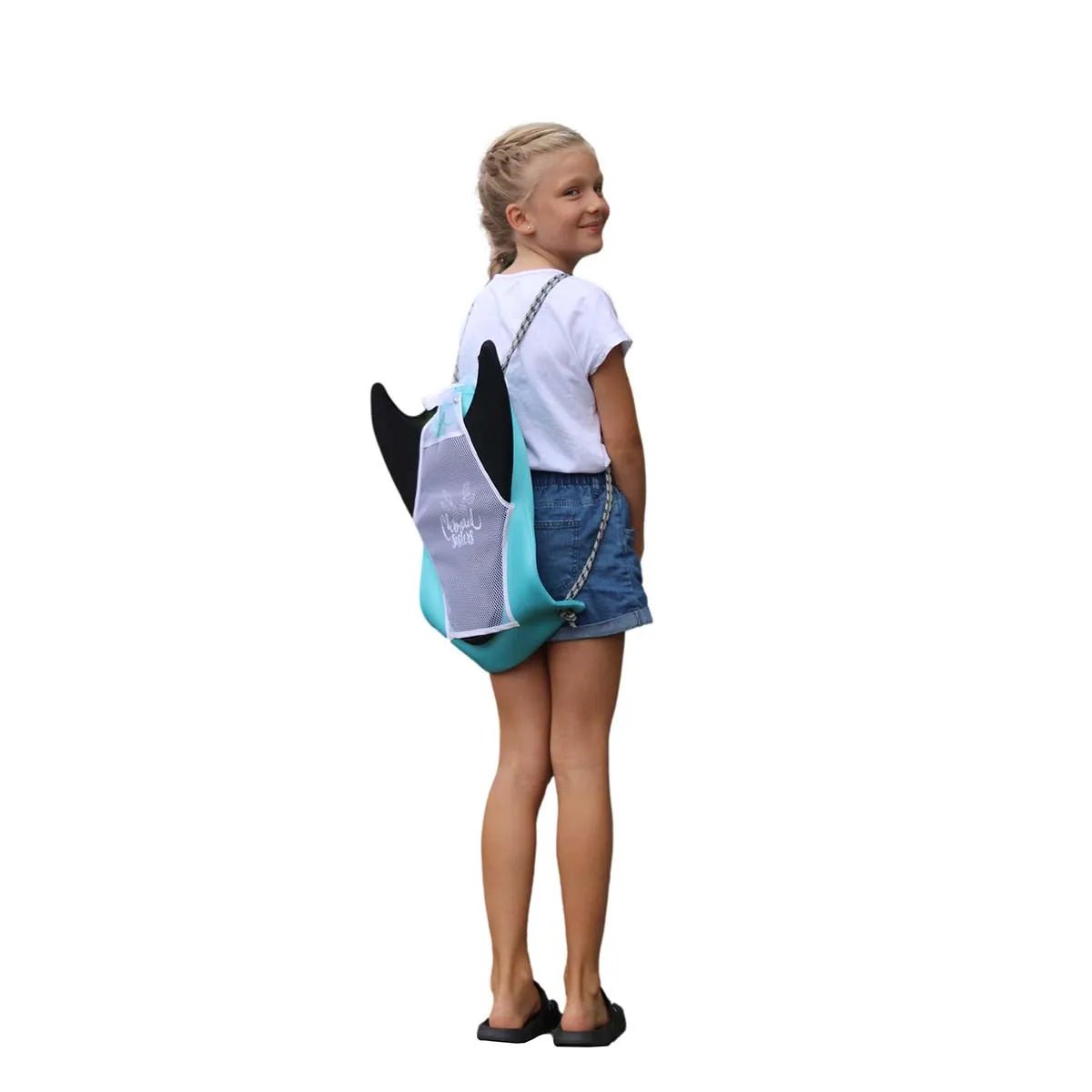 Kind houdt Mermaid Sisters sporttas vast in blauw design