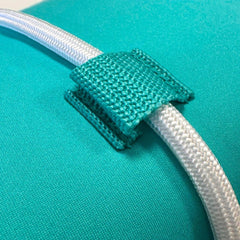 Teal sporttas van Mermaid Sisters met stevige handgreep, ideaal voor het veilig vervoeren van zeemeerminstaart.